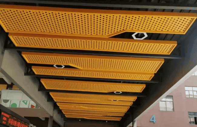 项目公司：商场户外冲孔铝单板吊顶-效果逐渐呈现