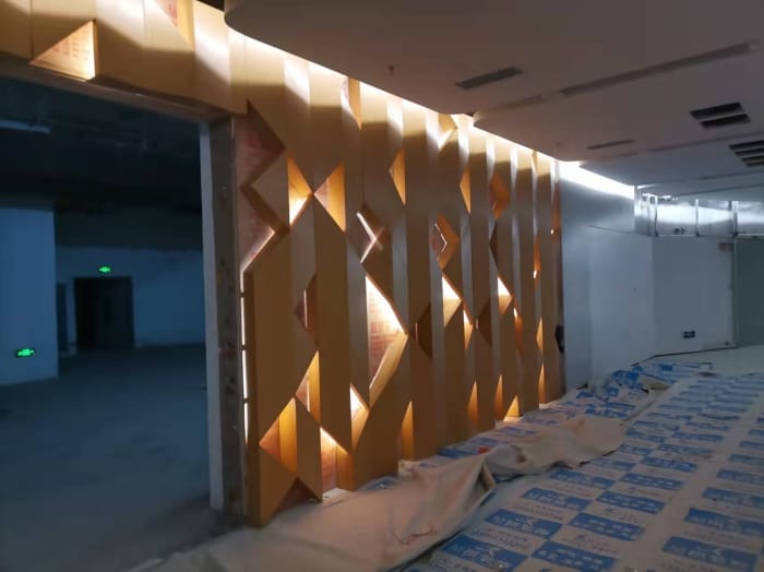 室内仿木纹铝单板造型幕墙-龙御湾地铁站